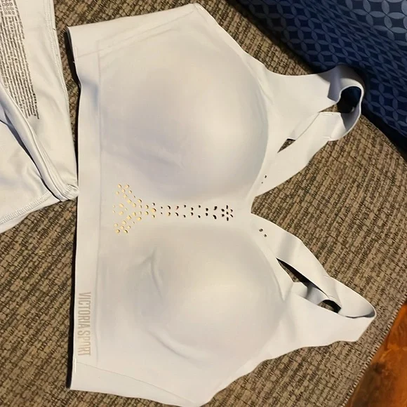 Victoria’s Secret Sport blue outfit 34DD angel max bra and Small knockout crops - Picture 2 of 7